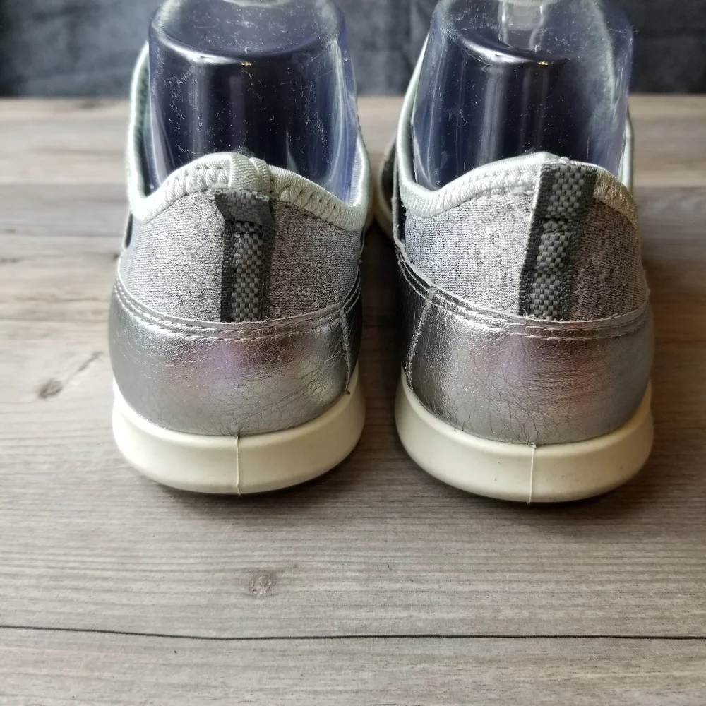 Ecco Sense Elastic Toggle Slip On Sneaker
